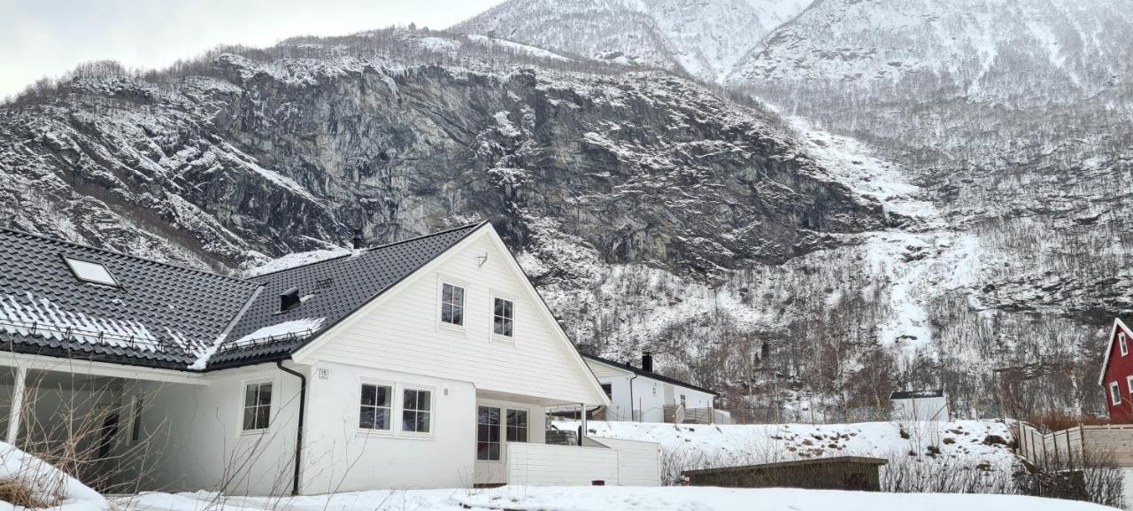 Bright And Cozy Apartment 1.5Km From City Centre Aurland Exterior foto